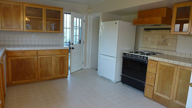 Kitchen and family room before remodeling